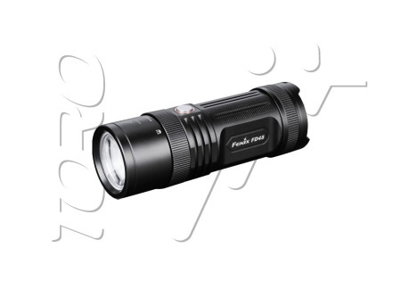 Lampe tactique FENIX FD45 900 LUMENS